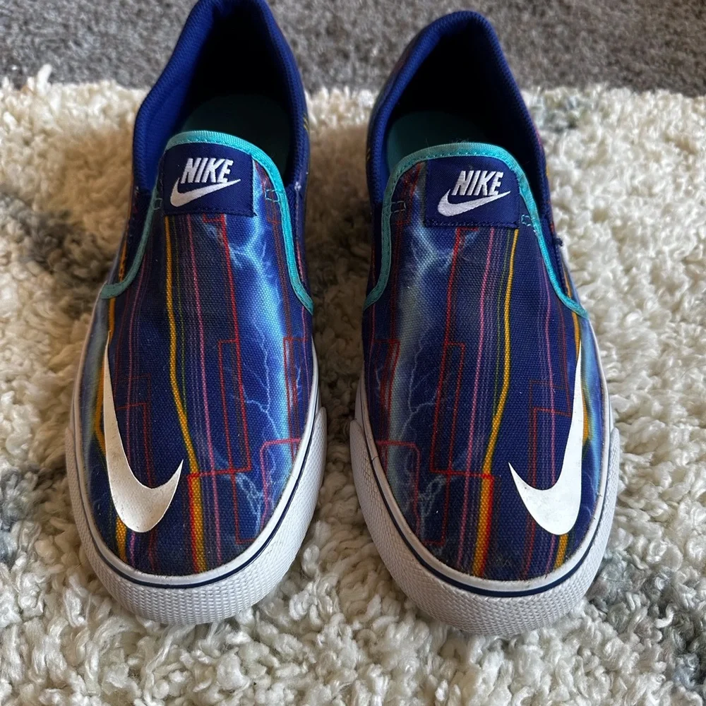 Nike Kids Slip-On Sneakers 6.5Y in Navy with Teal Trim and Multicolor Lightning
